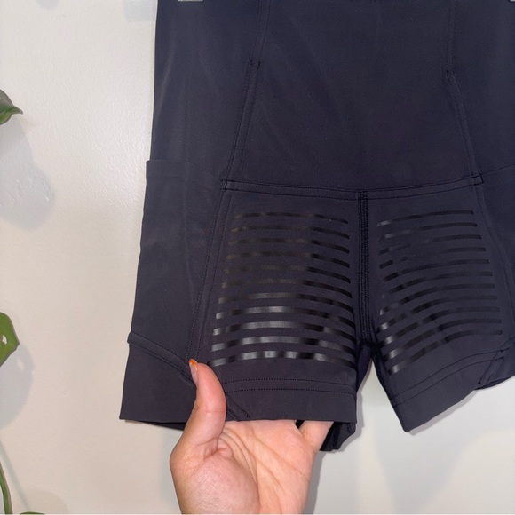 LULULEMON Black Rogue Renegade High Rise Short 2.5" - Picture 4 of 11